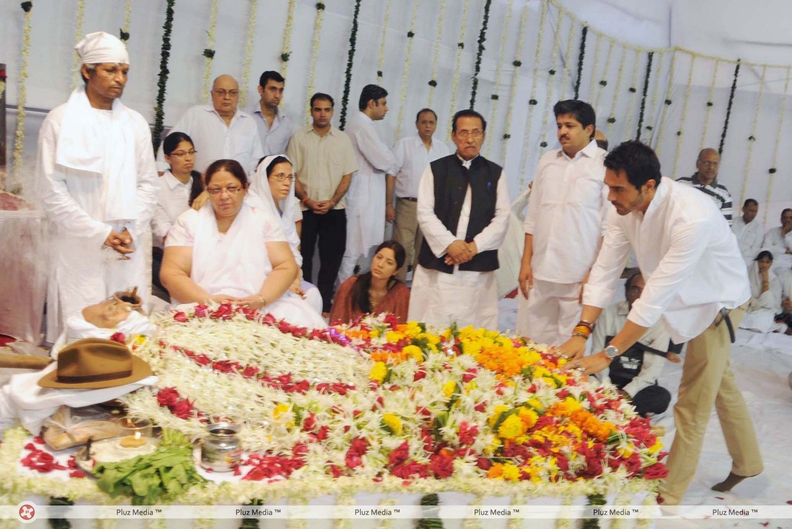 Funeral of Cinematographer and Director Ashok Mehta - Stills | Picture 253778