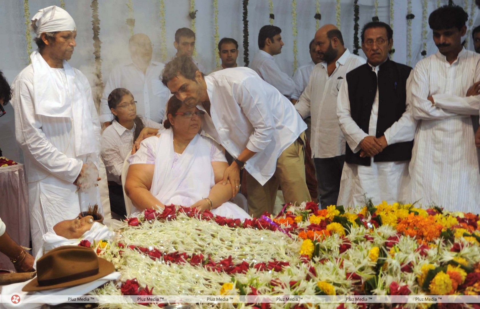 Funeral of Cinematographer and Director Ashok Mehta - Stills | Picture 253786