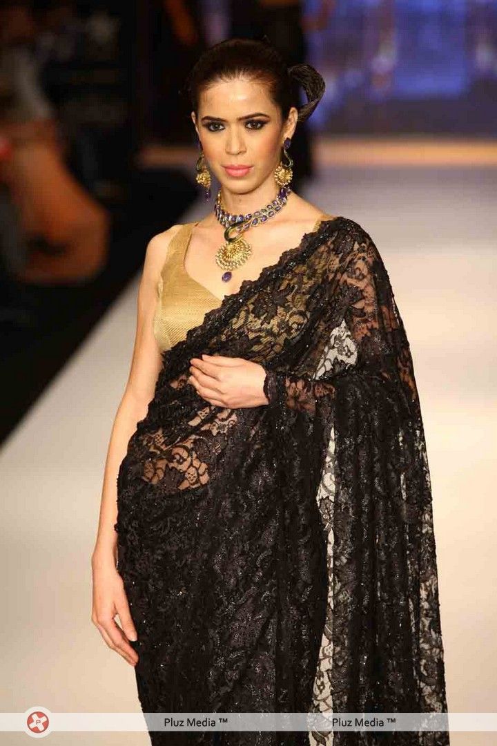 Model walked the ramp at the India International Jewellery Week 2012 on day 3 - Photos | Picture 257968