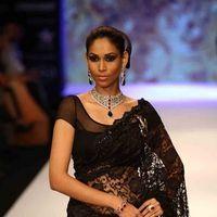 Model walked the ramp at the India International Jewellery Week 2012 on day 3 - Photos | Picture 257969