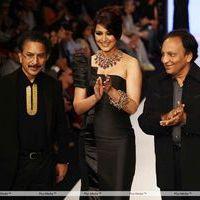 Sonali Bendre - Model walked the ramp at the India International Jewellery Week 2012 on day 3 - Photos | Picture 257976
