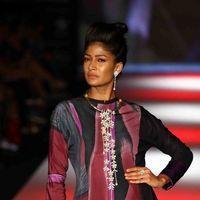 Model walked the ramp at the India International Jewellery Week 2012 on day 3 - Photos