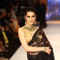 Model walked the ramp at the India International Jewellery Week 2012 on day 3 - Photos