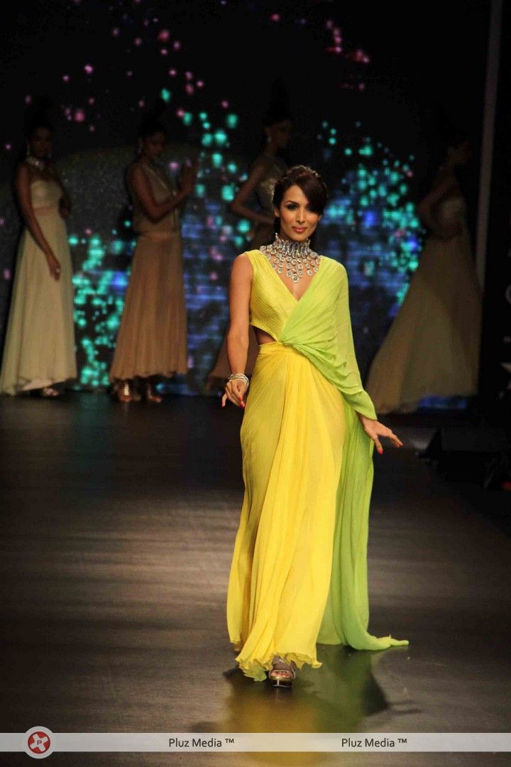 Malaika Arora - Actress and Models walk the ramp at IIJW 2012 - Photos | Picture 258823