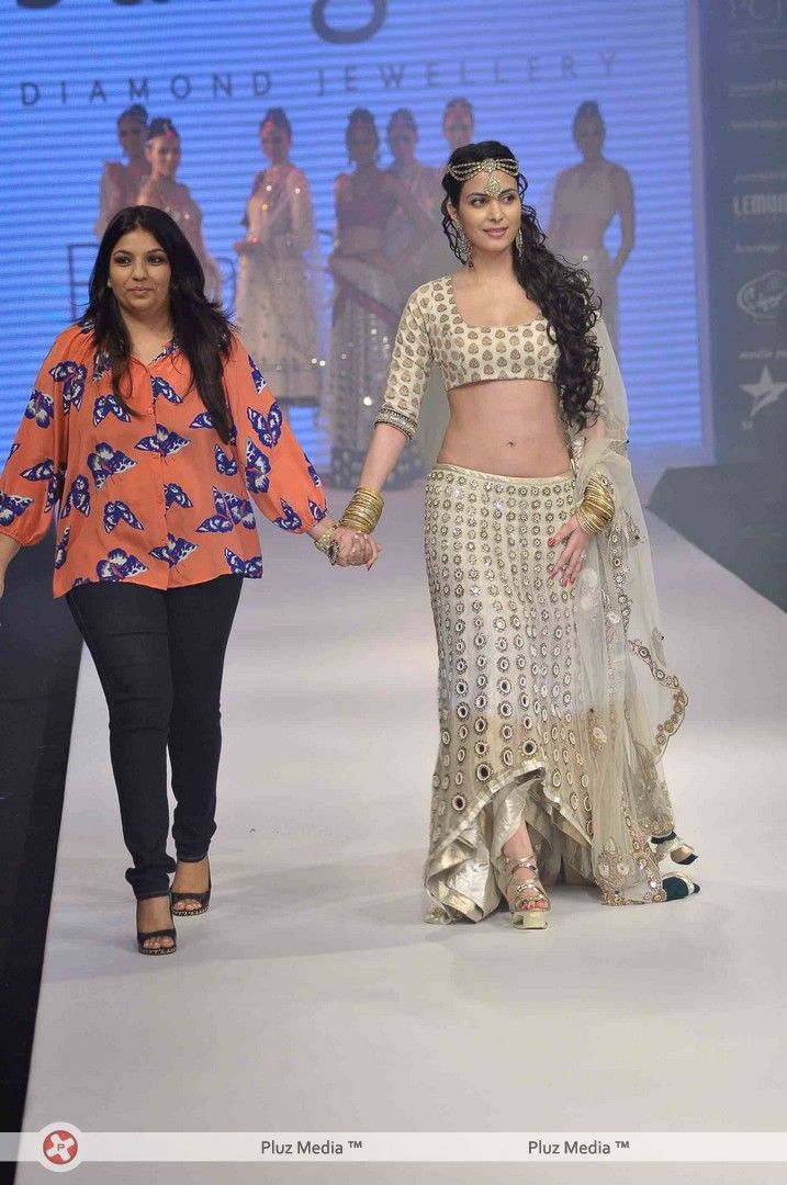 Actress and Models walk the ramp at IIJW 2012 - Photos | Picture 258827