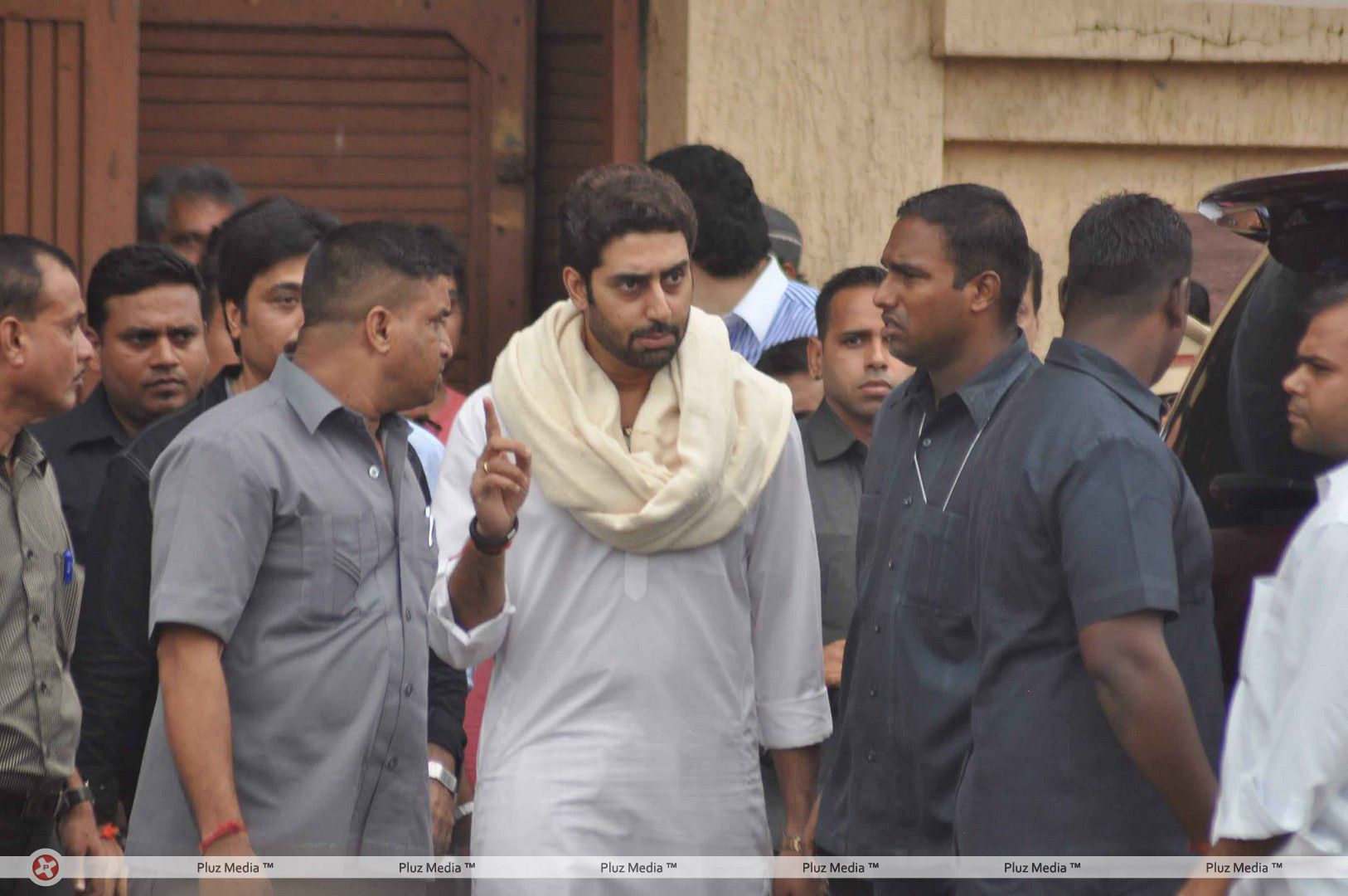 Abhishek Bachchan - Stars visited Aashirwad to mourn Rajesh Khanna - Stills | Picture 232168