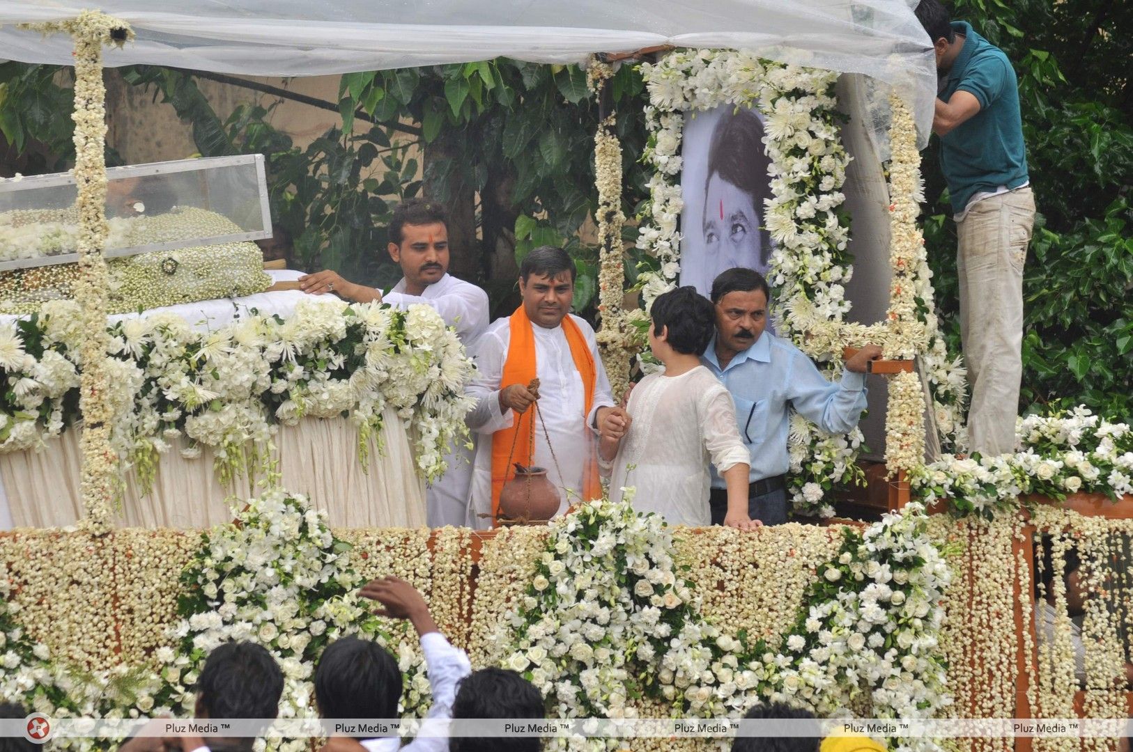 Funeral of actor Rajesh Khanna - Stills | Picture 232654