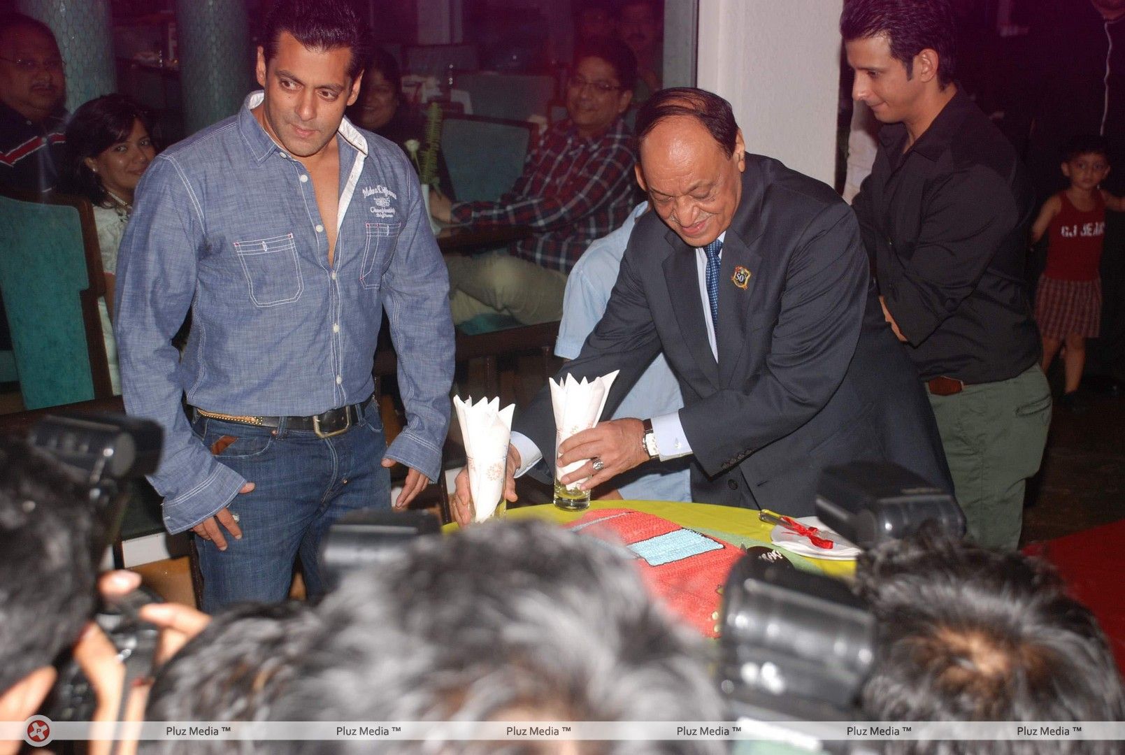 Salman Khan - Success bash of Sharman Joshi`s film Ferrari Ki Sawari - Photos | Picture 214425