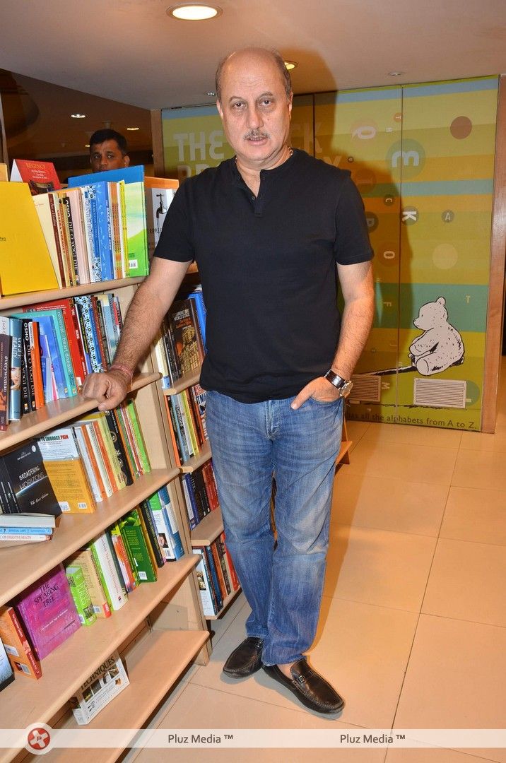 Anupam Kher - Launch of Komal Mehta's book Nick Of Time - Photos | Picture 219296