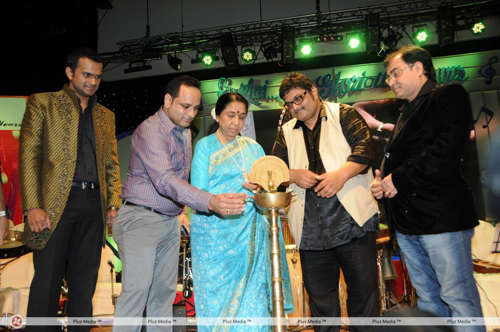Music Industry Pays Tribute to Asha Bhosle For 80 Years - Photos | Picture 268731