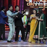 Kareena Kapoor promotes Heroine on the sets of Jhalak Dikhla Jaa - Photos | Picture 273385