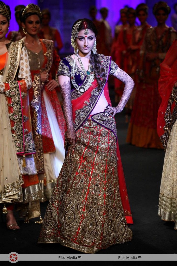 Soha Ali Khan - India Bridal Fashion Week Day 5 - Stills | Picture 278179