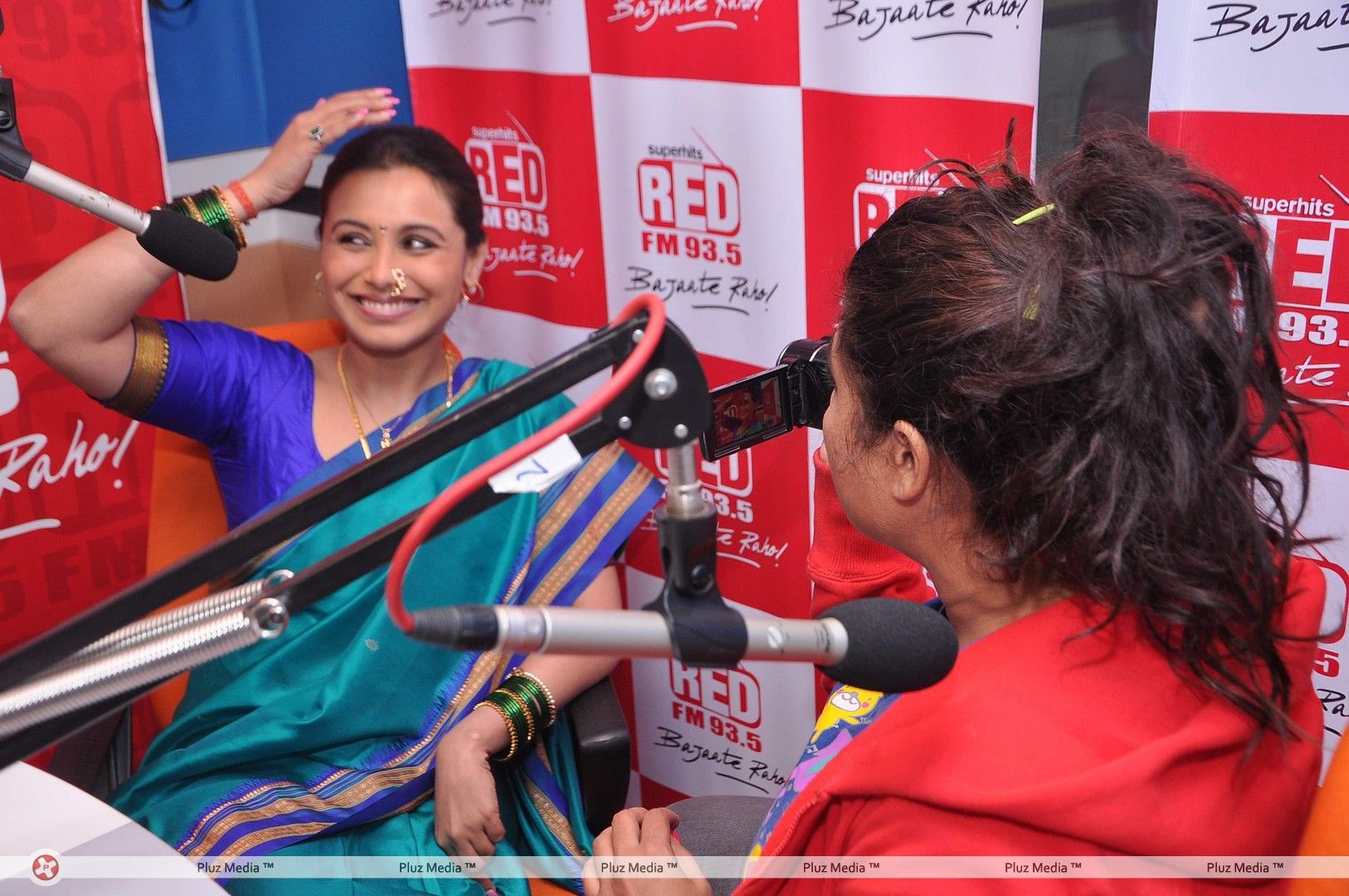 Rani Mukerji - Rani Mukerji Promotes Aiyyaa at Red FM Studio - Photos | Picture 283748