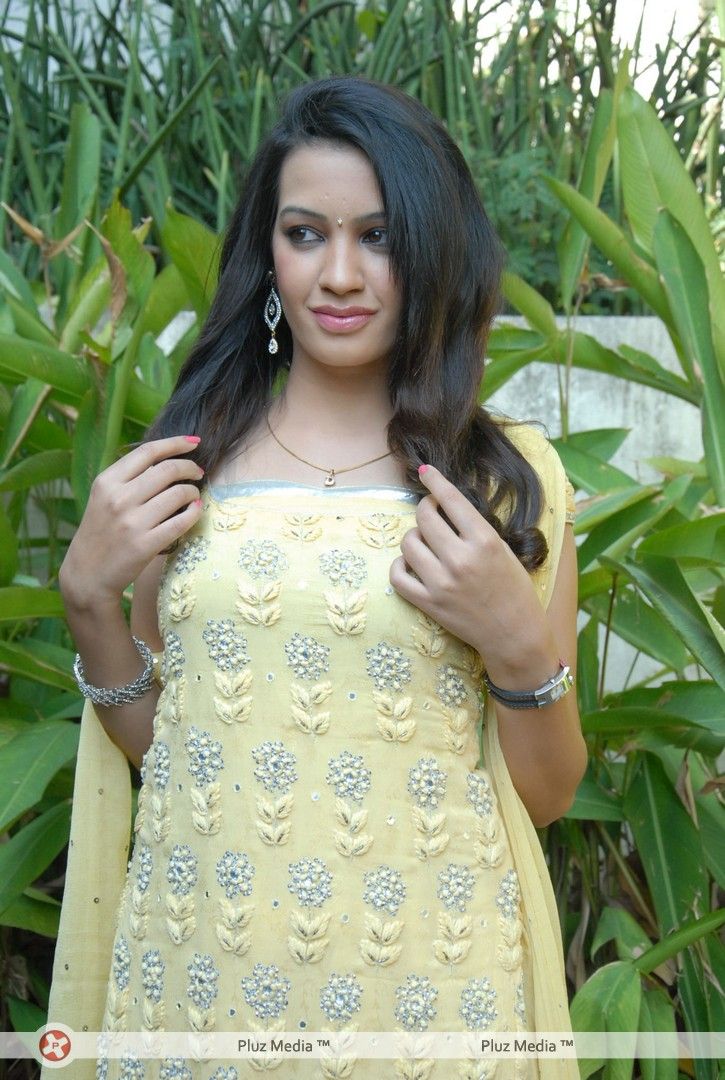 Deeksha Panth At Thondi Movie Opening Pictures | Picture 396834